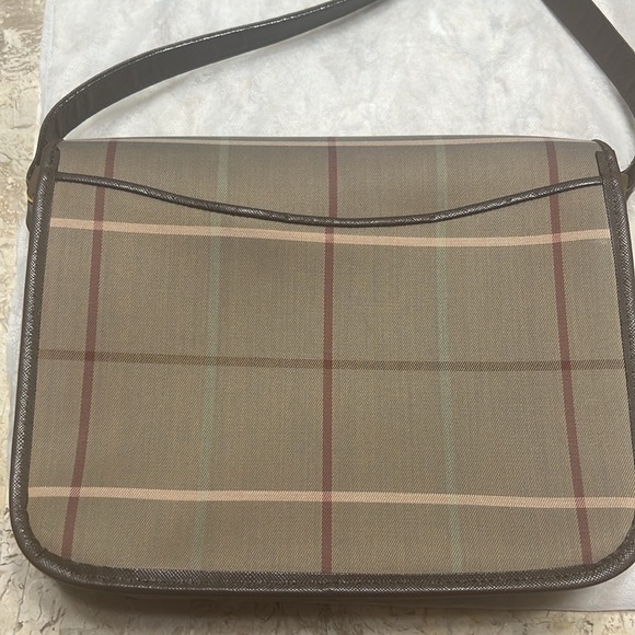 Vintage Burberry Classic Shoulder Bag - Picture 5 of 10